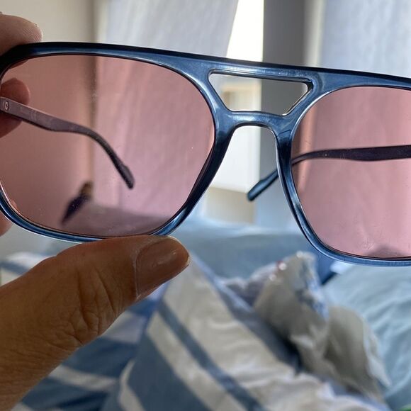 Blue frame sunglasses with rose colored lenses new with Case - Picture 7 of 8